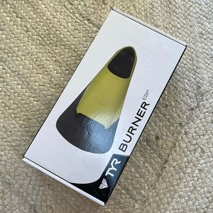 NIB TYR Burner Fins Medium